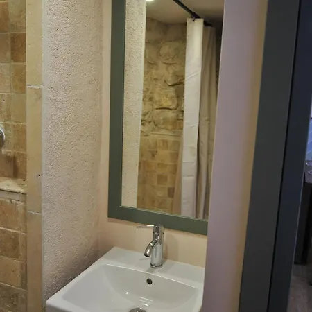 Village Apartment *
